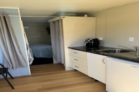 Photo of property in 22 Vina Place, Massey, Auckland, 0614