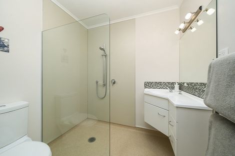 Photo of property in 14 Frances Street, Waikanae Beach, Waikanae, 5036