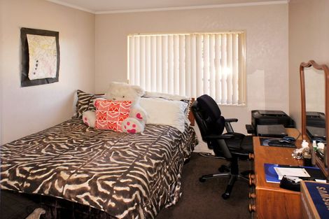 Photo of property in 1/10 Lowburn Place, Clover Park, Auckland, 2019