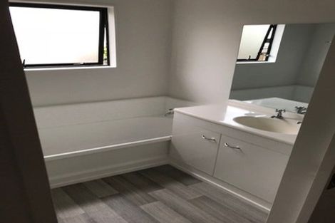 Photo of property in 2/23 William Souter Street, Forrest Hill, Auckland, 0620