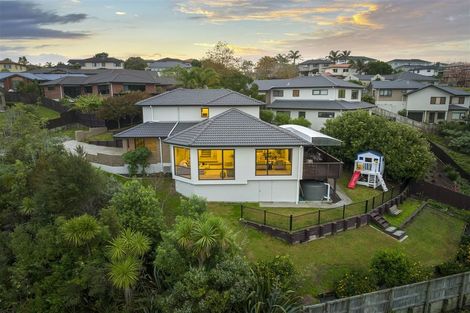 Photo of property in 31 Trotting Terrace, Fairview Heights, Auckland, 0632