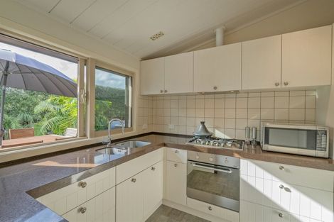 Photo of property in 16 Robinson Road, Whitianga, 3510