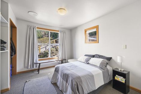 Photo of property in 18 Dart Place, Fernhill, Queenstown, 9300