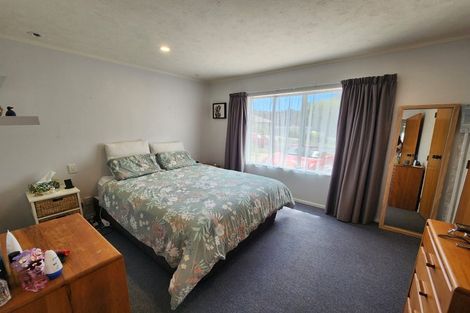 Photo of property in 2 Thimble Lane, Whitby, Porirua, 5024