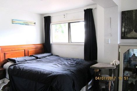 Photo of property in 21 Unsworth Drive, Unsworth Heights, Auckland, 0632