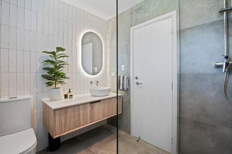 Photo of property in 5 Wallace Road, Mangere Bridge, Auckland, 2022