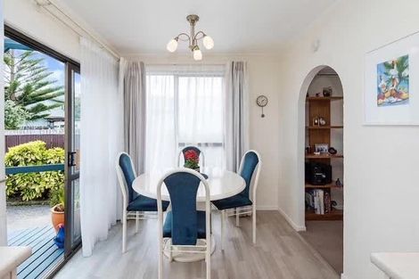 Photo of property in 20 Darren Crescent, Half Moon Bay, Auckland, 2012