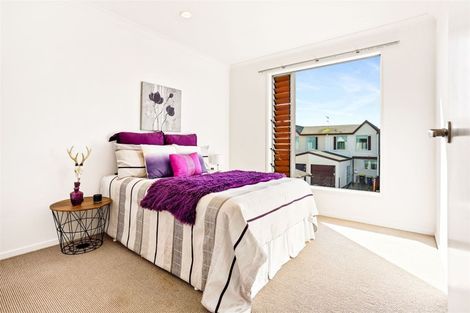 Photo of property in 9l Clearwater Cove, West Harbour, Auckland, 0618
