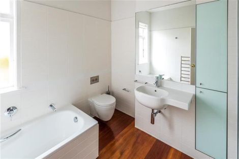 Photo of property in 9 Clarence Road, Northcote Point, Auckland, 0627