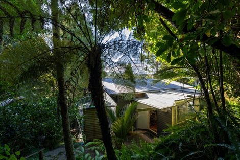 Photo of property in 14 Opou Road, Titirangi, Auckland, 0604