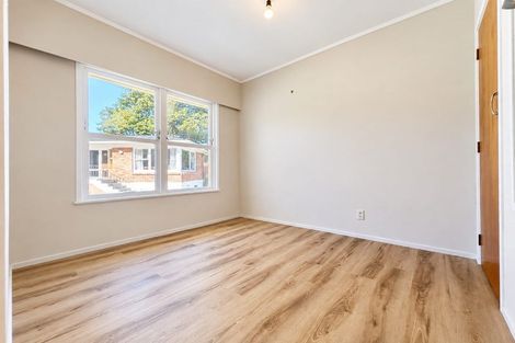 Photo of property in 2/53 Ayton Drive, Totara Vale, Auckland, 0629