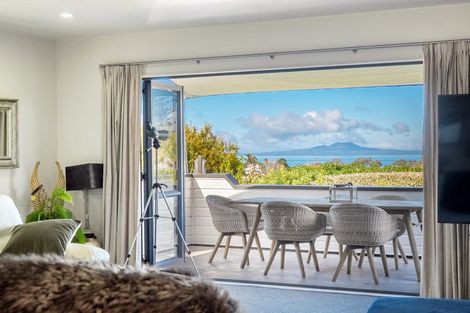 Photo of property in 2/16 Law Street, Torbay, Auckland, 0630