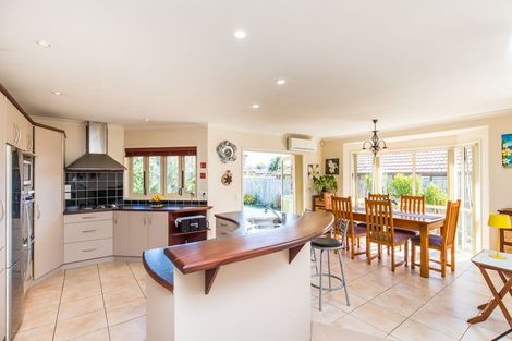 Photo of property in 58 Lothian Brae, Wattle Downs, Auckland, 2103