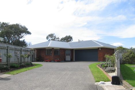 Photo of property in 6 Loader Place, Tawhero, Whanganui, 4501