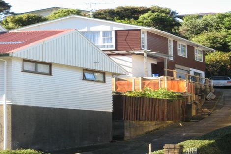 Photo of property in 170 Newlands Road, Newlands, Wellington, 6037