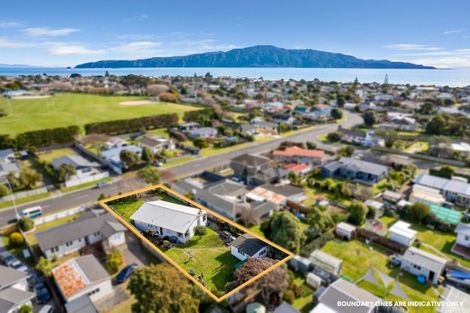 Photo of property in 19 Mazengarb Road, Paraparaumu Beach, Paraparaumu, 5032