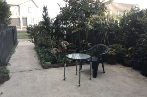 Photo of property in 1 Beardmore Lane, Papakura, 2110