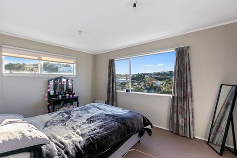 Photo of property in 32a Cheltenham Terrace, Newlands, Wellington, 6037