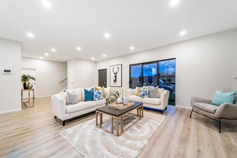 Photo of property in 4 Franheim Crescent, Orewa, 0931