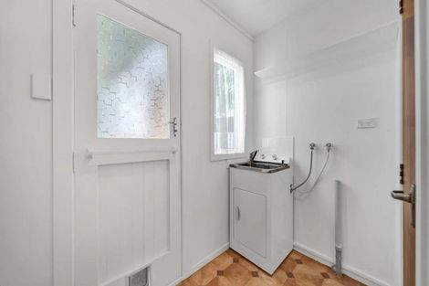 Photo of property in 13 Ambury Place, Merrilands, New Plymouth, 4312