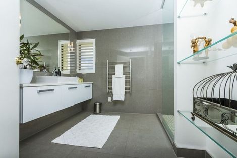 Photo of property in 2b/6 The Promenade, Takapuna, Auckland, 0622