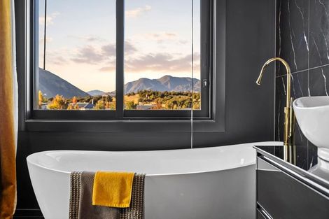 Photo of property in 7 Diamond Lane, Wanaka, 9305