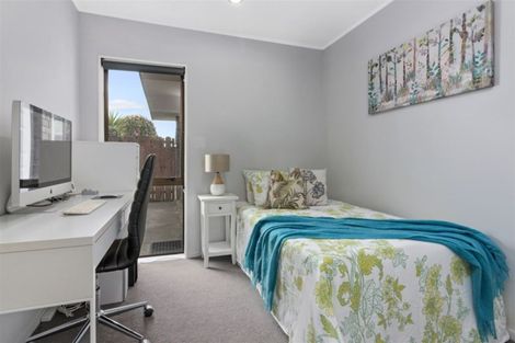 Photo of property in 2/17 Seneca Court, Golflands, Auckland, 2013