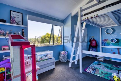 Photo of property in 136 Chamberlain Road, Massey, Auckland, 0614