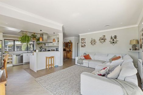 Photo of property in 128 Wairau Road, Oakura, 4314