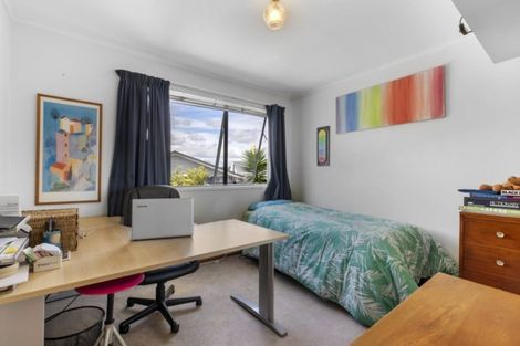 Photo of property in 18 George Herring Place, Glen Eden, Auckland, 0602