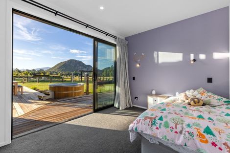 Photo of property in 87 Black Peak Road, Wanaka, 9382