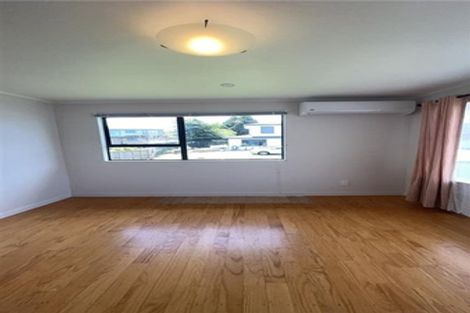 Photo of property in 6 Firle Place, Green Bay, Auckland, 0604