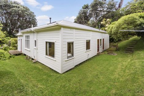 Photo of property in 1 Valley Street, Island Bay, Wellington, 6023