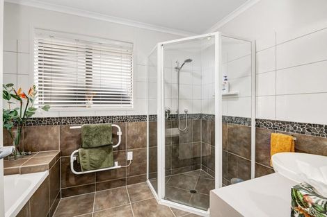 Photo of property in 8a Astrolabe Place, Gulf Harbour, Whangaparaoa, 0930