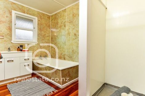 Photo of property in 25 Crawford Avenue, Mangere Bridge, Auckland, 2022