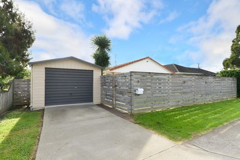 Photo of property in 2 Paramu Avenue, Birkdale, Auckland, 0626
