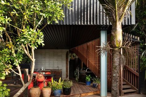 Photo of property in 105 Garden Road, Piha, New Lynn, 0772