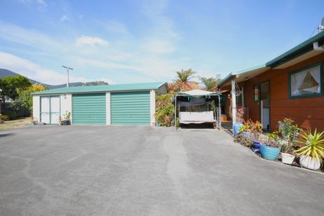 Photo of property in 246 Waikawa Road, Waikawa, Picton, 7220