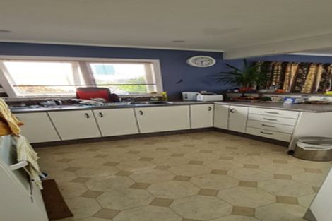 Photo of property in 72 Stewart Drive, Newlands, Wellington, 6037