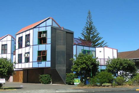 Photo of property in 2/50 Onewa Road, Northcote Point, Auckland, 0627