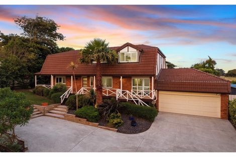 Photo of property in 12 Tadley Court, Goodwood Heights, Auckland, 2105