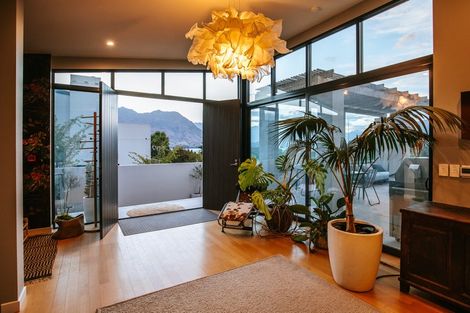 Photo of property in 8b Minaret Ridge, Wanaka, 9305