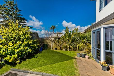 Photo of property in 5a Crompton Road, Massey, Auckland, 0614
