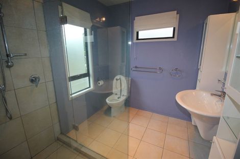 Photo of property in 28 Tamworth Crescent, Newlands, Wellington, 6037