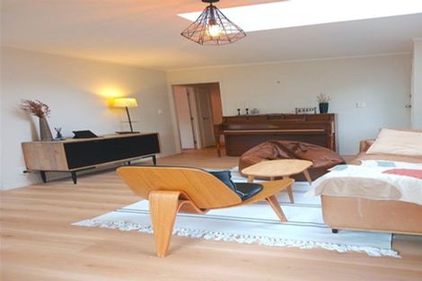 Photo of property in 8 Limmer Place, Browns Bay, Auckland, 0632