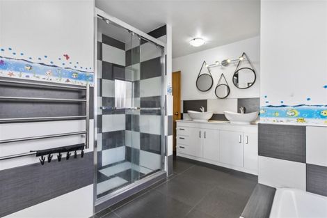 Photo of property in 203 Luckens Road, West Harbour, Auckland, 0618