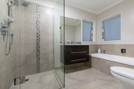 Photo of property in 29d Greenhithe Road, Greenhithe, Auckland, 0632