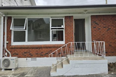 Photo of property in 2/14 Dinglebank Road, Mount Wellington, Auckland, 1060