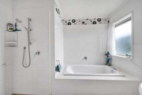 Photo of property in 24 Park Lane, Waitara, 4320