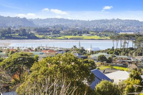 Photo of property in 94 Luckens Road, West Harbour, Auckland, 0618